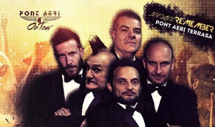 Imagen promocional de Four Generations de 2018 con cinco artistas en esmoquin y el logotipo Pont Aeri On Tour.
