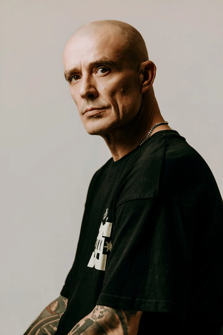 Retrato de Buenri publicado por Fun Business Days.